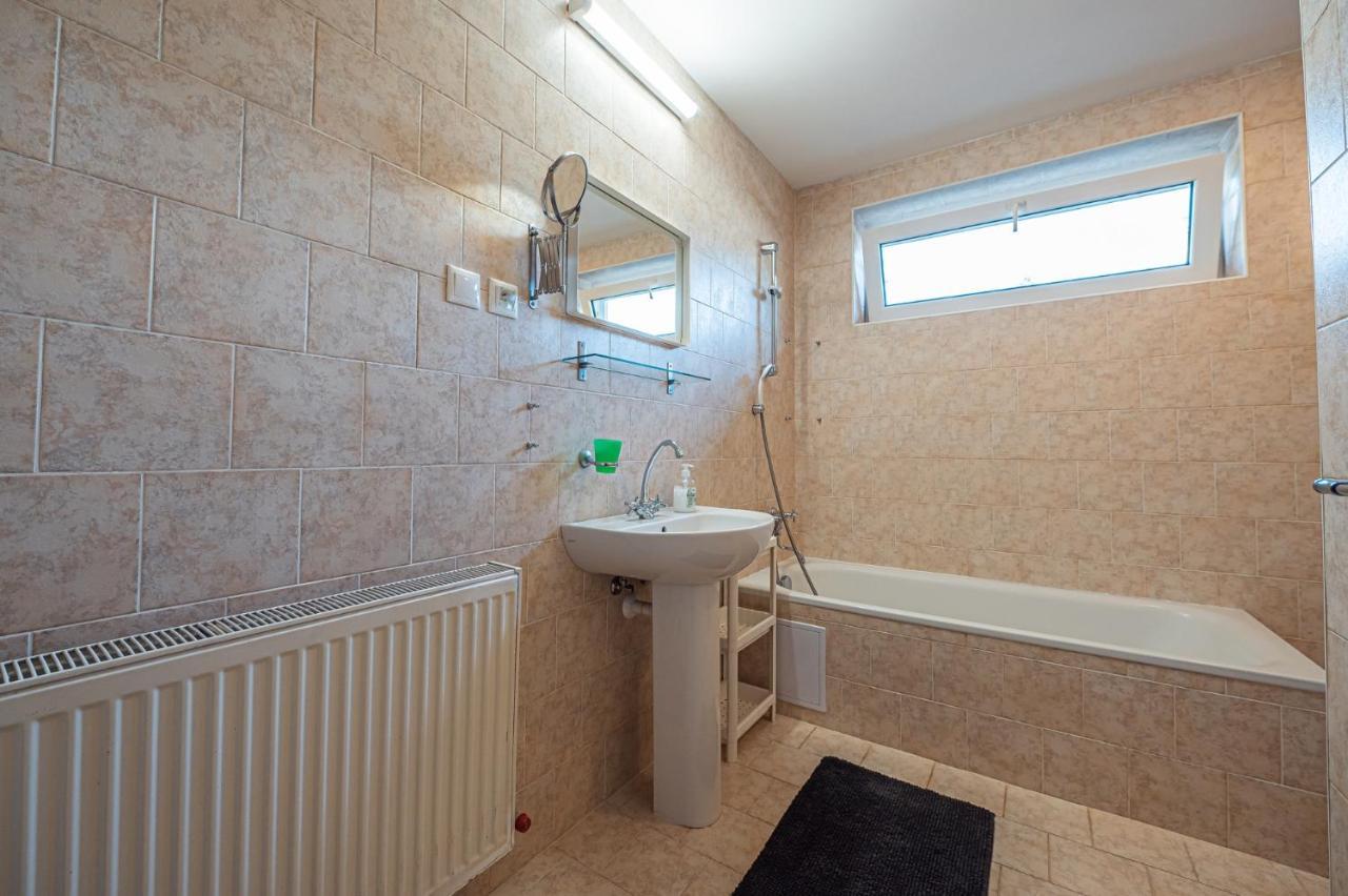 Xlsuite Apartment Comfort ปิเอชตานี ภายนอก รูปภาพ