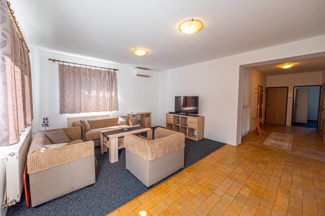Xlsuite Apartment Comfort ปิเอชตานี ภายนอก รูปภาพ