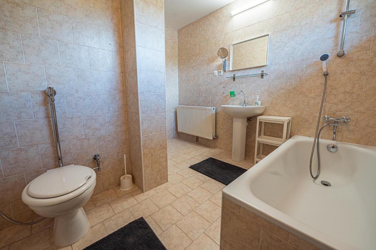 Xlsuite Apartment Comfort ปิเอชตานี ภายนอก รูปภาพ