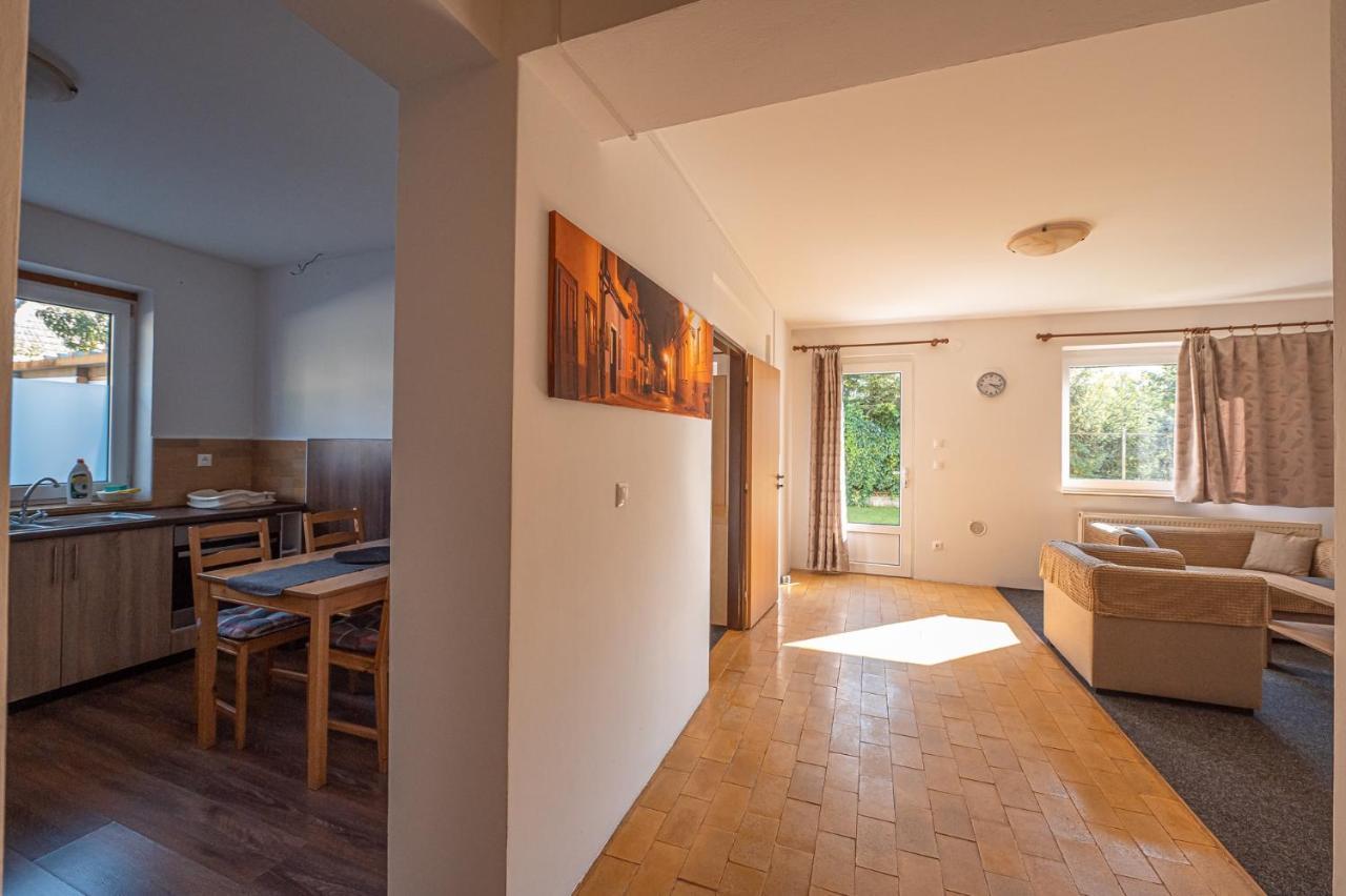 Xlsuite Apartment Comfort ปิเอชตานี ภายนอก รูปภาพ